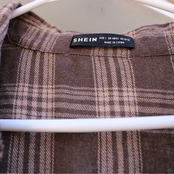 SHEIN Large Flannel - Picture 2 of 6